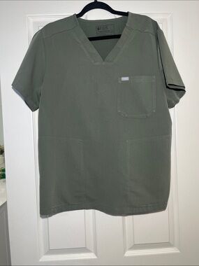FIGS Chisec Three-Pocket Scrub Top